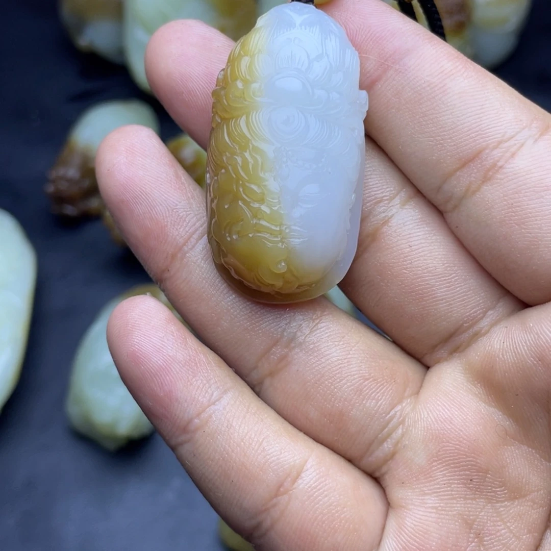 和田玉（糖玉）未镶嵌挂件问*