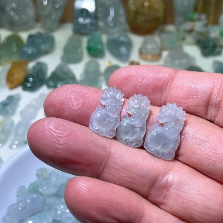 翡翠未镶嵌颈饰13