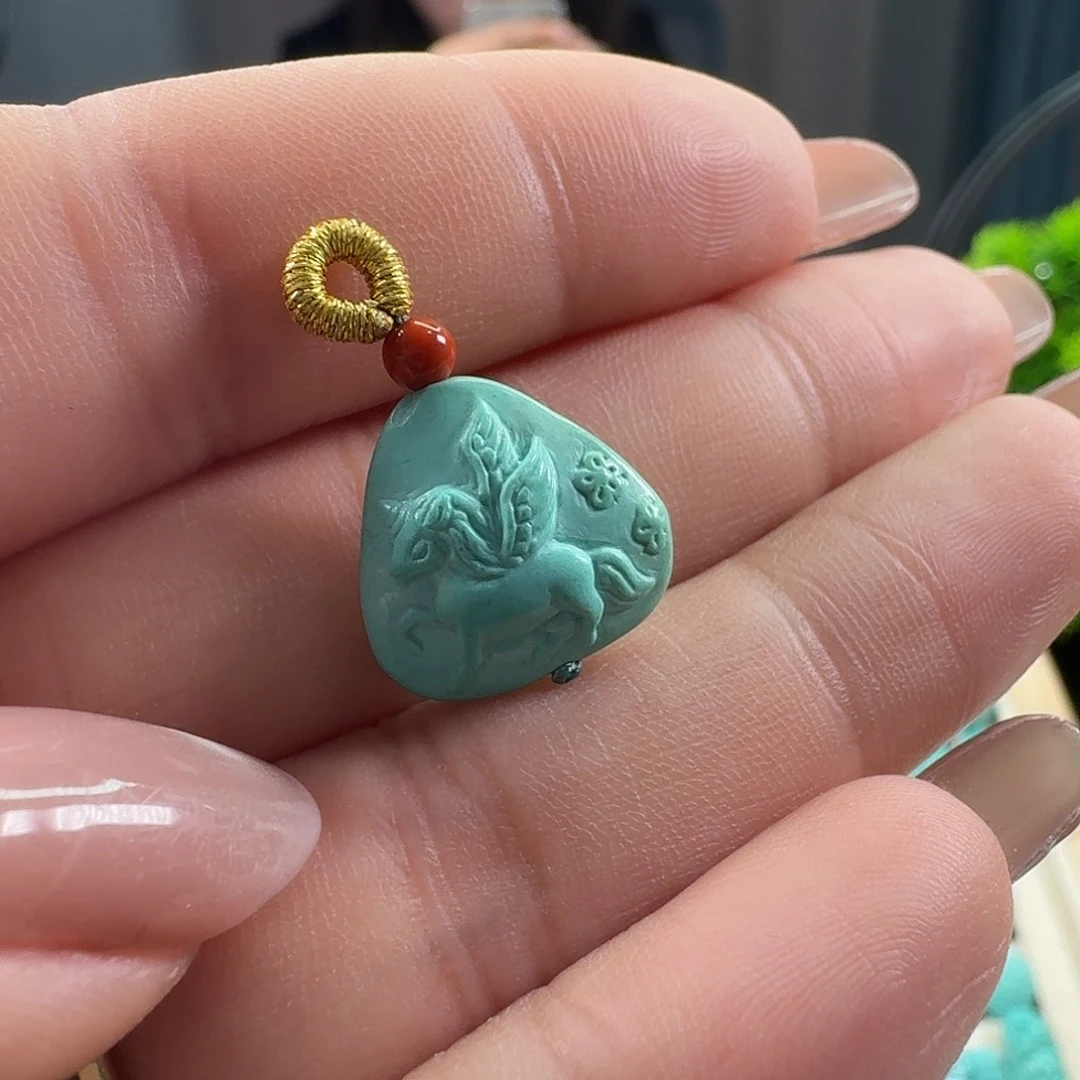 绿松石未镶嵌颈饰