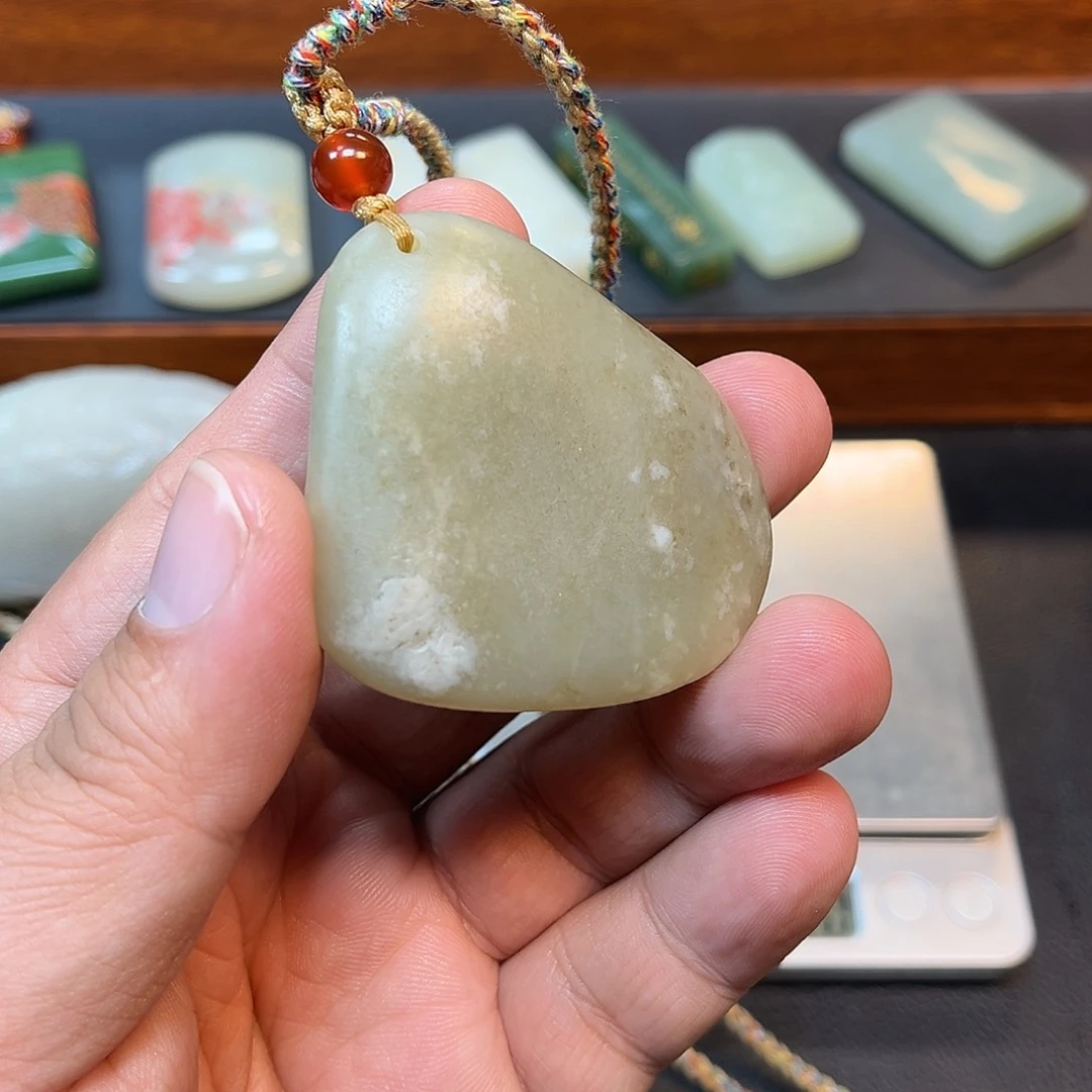 随***.和田玉未镶嵌颈饰