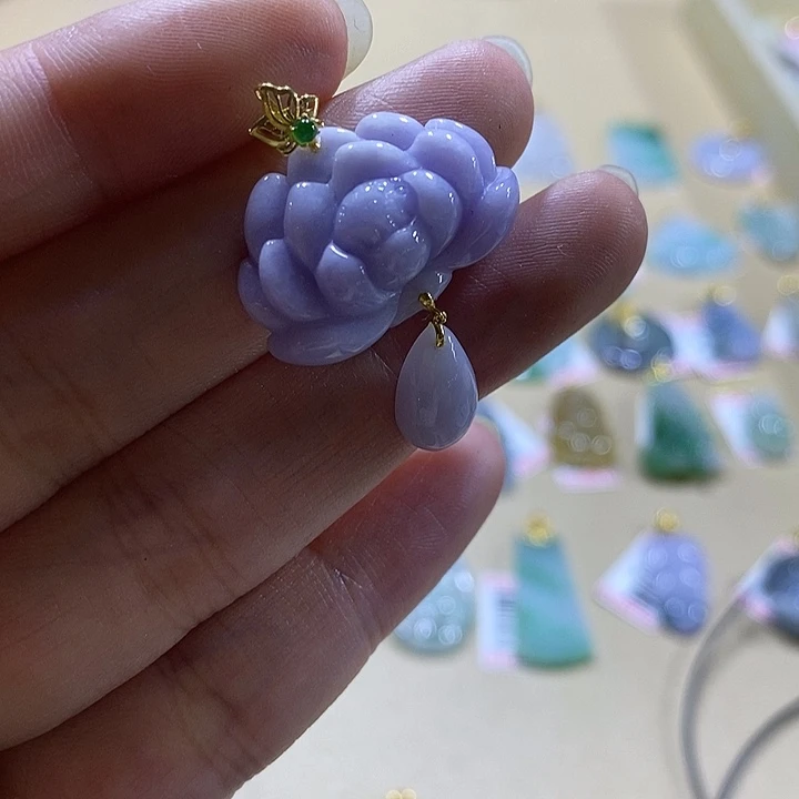 翡翠18K金镶嵌颈饰