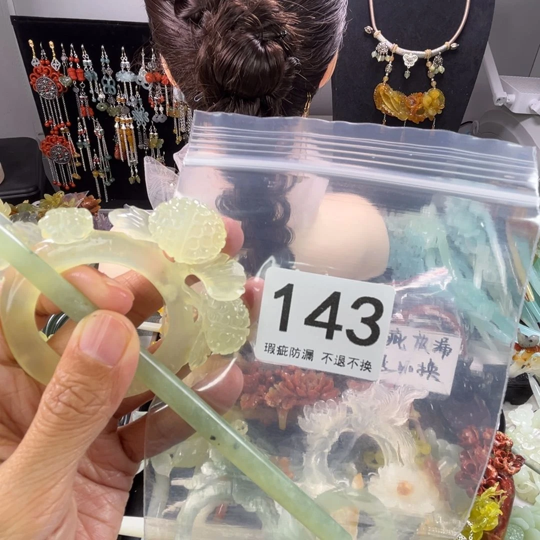 未镶嵌岫玉发饰乔****0