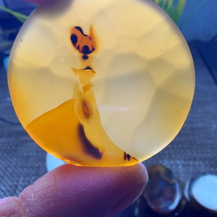 玛瑙/玉髓未镶嵌巴西玛瑙像形