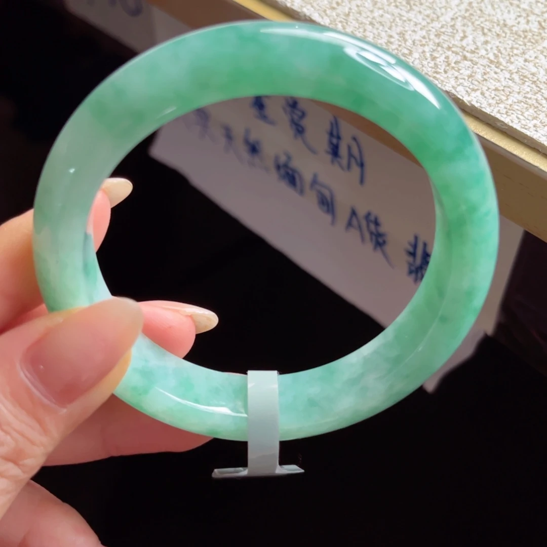 翡翠未镶嵌手镯手镯