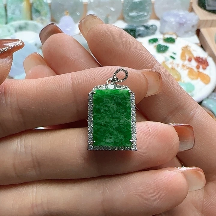 翡翠颈饰未镶嵌锁骨挂件