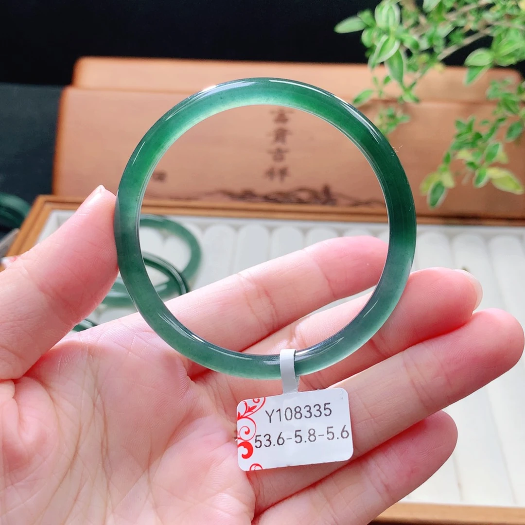 未镶嵌手镯（圆镯）翡翠