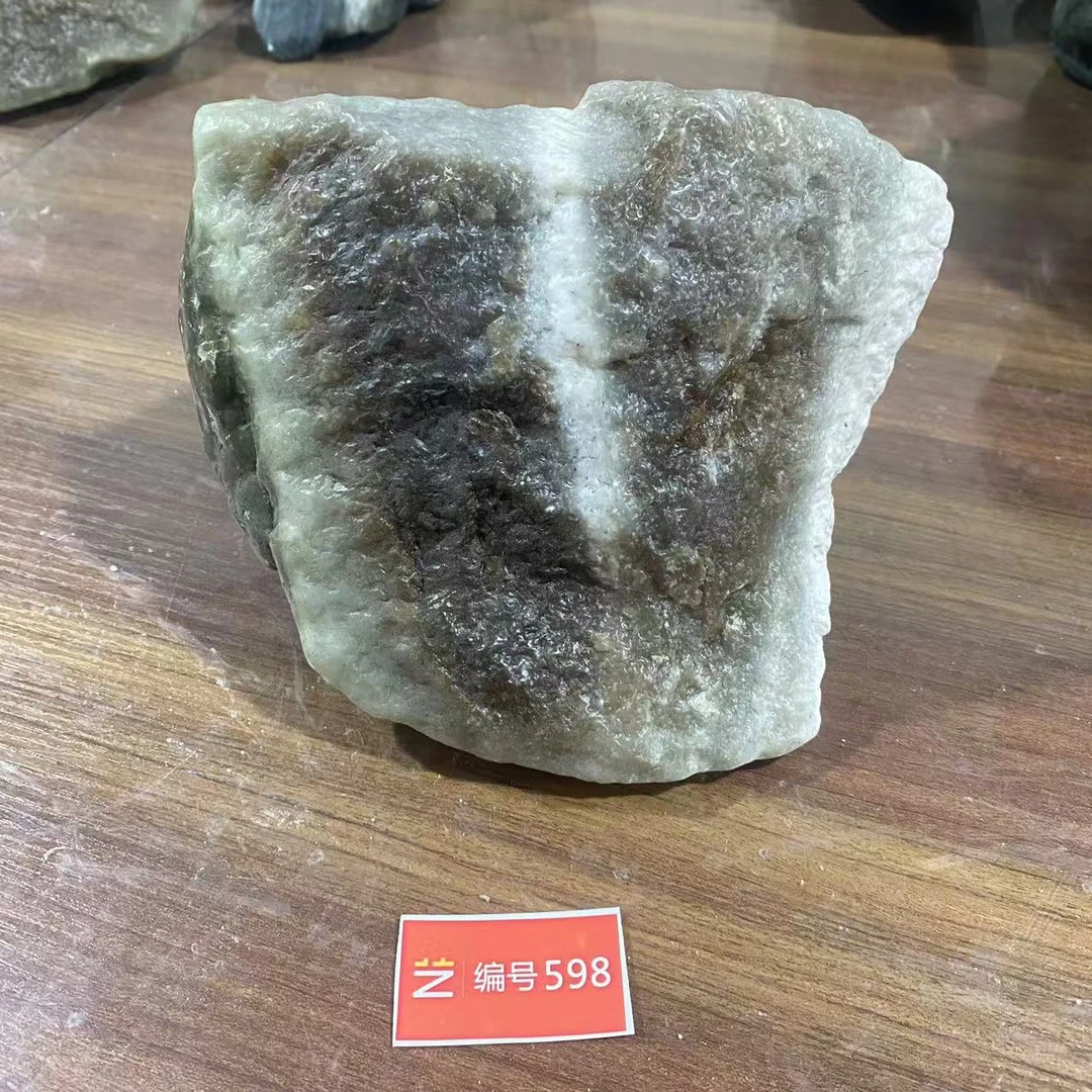 新疆玉料原石发一件编号598