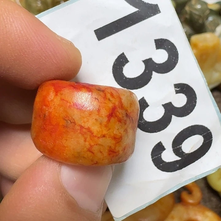 承***！和田玉未镶嵌颈饰