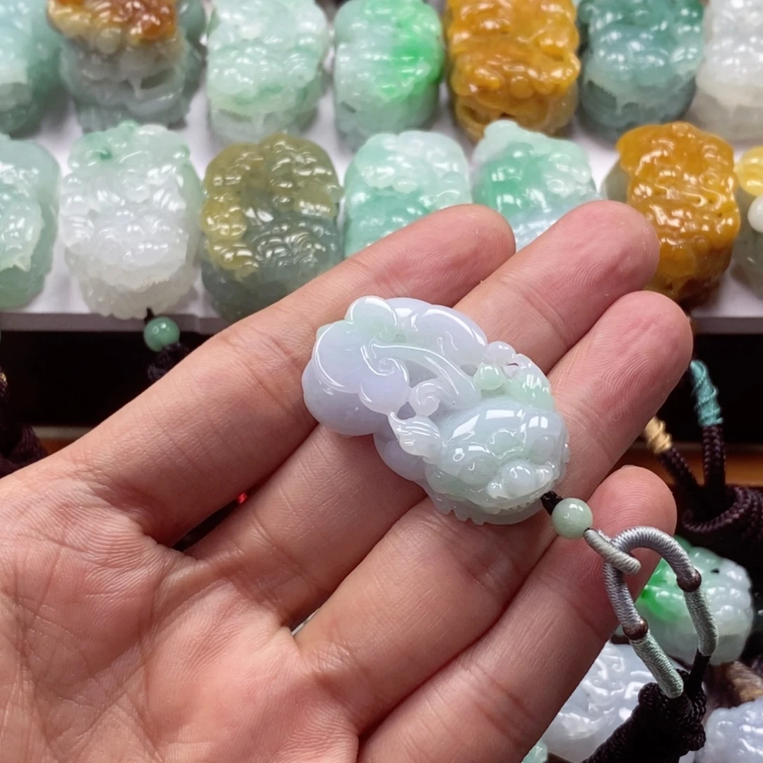 翡翠未镶嵌颈饰貔貅