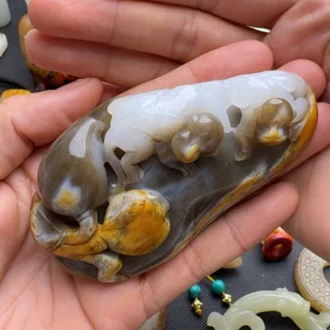 和田玉未镶嵌挂件岁**梭