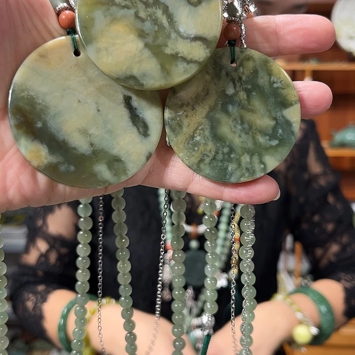 颈饰未镶嵌和田玉（糖玉）