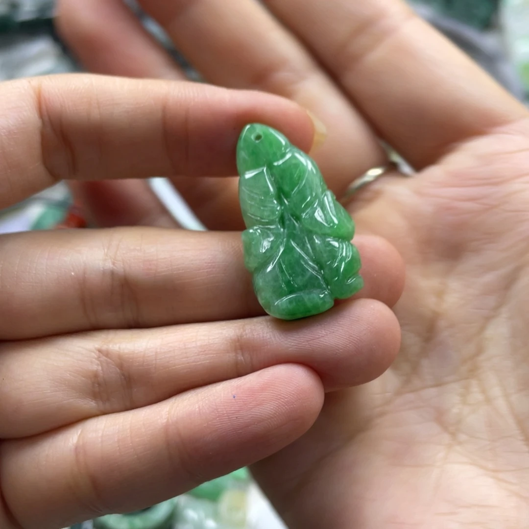 翡翠未镶嵌颈饰冰*然牌子