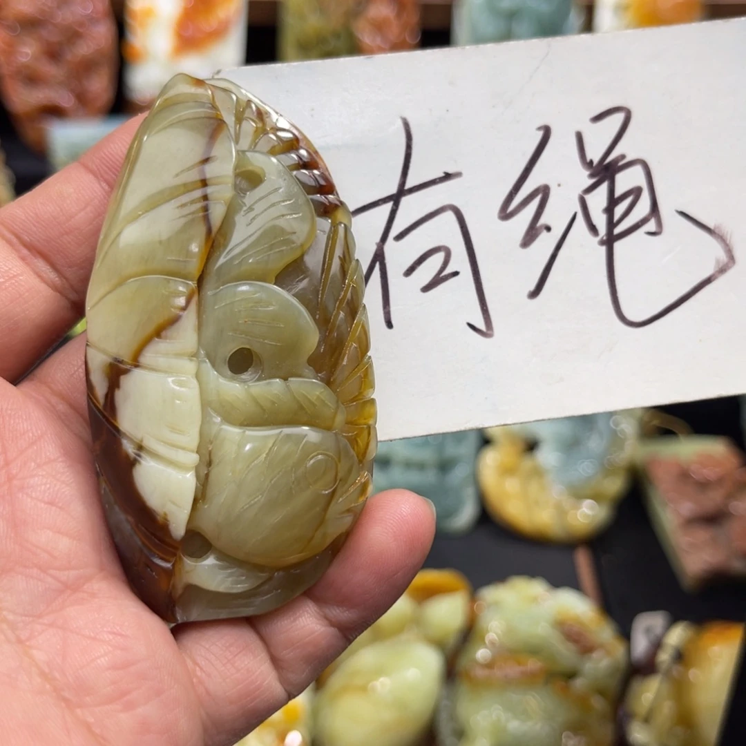 蛇纹石玉未镶嵌颈饰