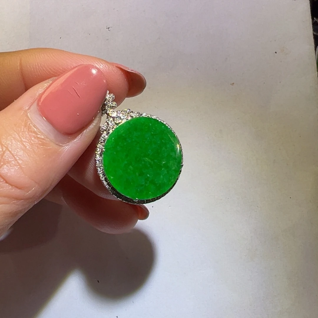 翡翠颈饰18K金镶嵌吊坠