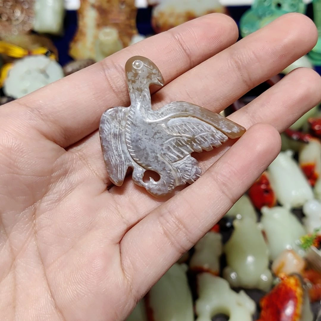 透闪石质玉未镶嵌颈饰