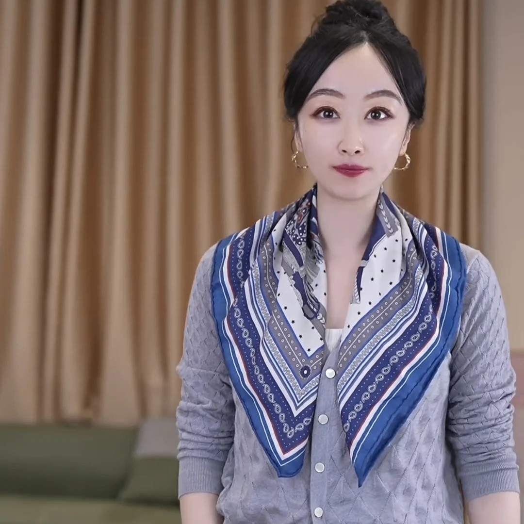 丝毛65小方巾女白色百搭气质秋冬季护颈围巾桑蚕丝羊毛高贵马鞍