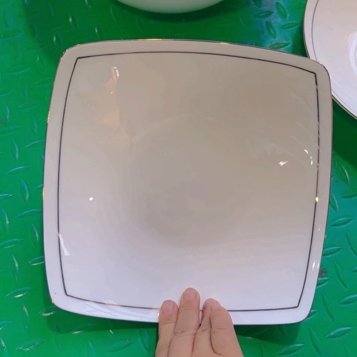 瓷片金镶玉八寸方深盘两个微瑕