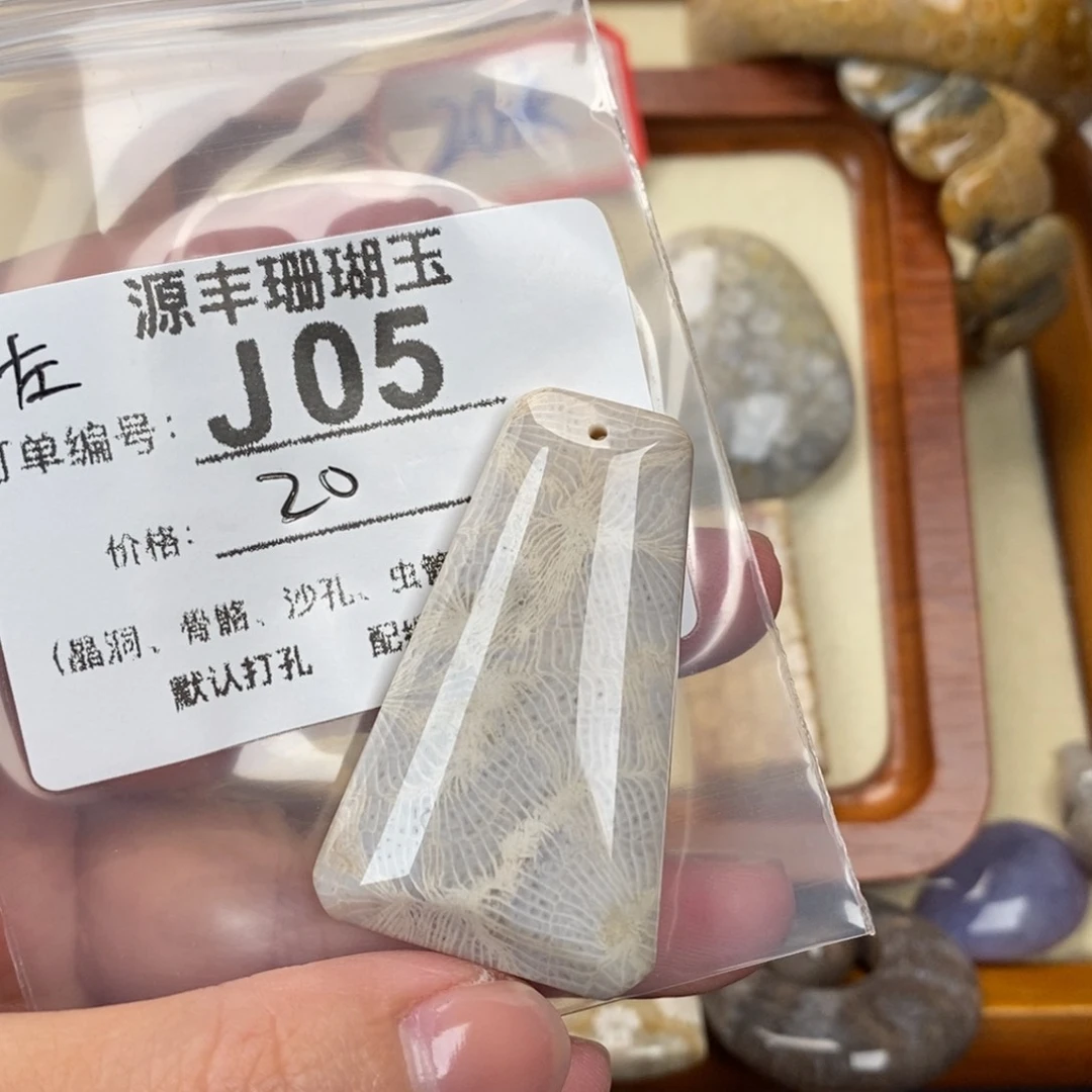 硅化玉颈饰未镶嵌猪****a