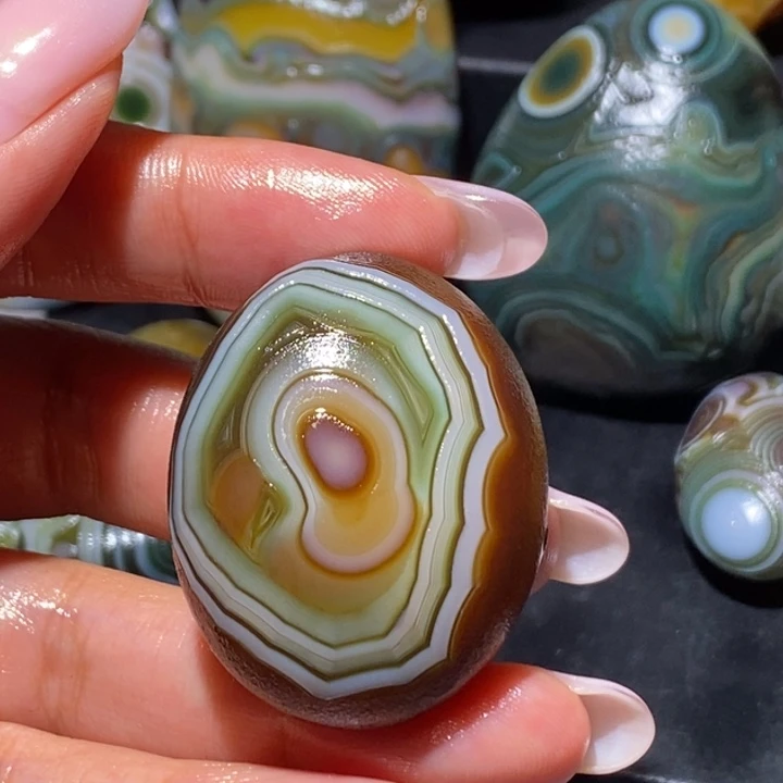 秋***叶玛瑙/玉髓未镶嵌珠宝奇石