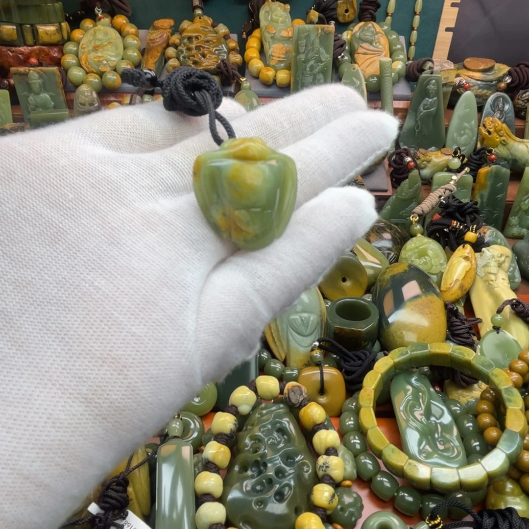 岫岩河磨玉（透闪石质玉）未镶嵌颈饰