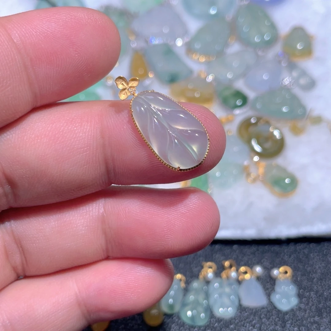 颈饰18K金镶嵌翡翠?**?