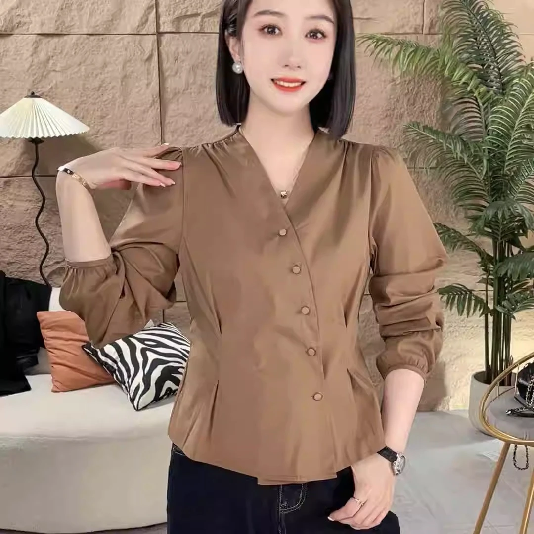 春秋新款百搭收腰长袖上衣2025时尚显瘦减龄洋气纯色设计感小衫女