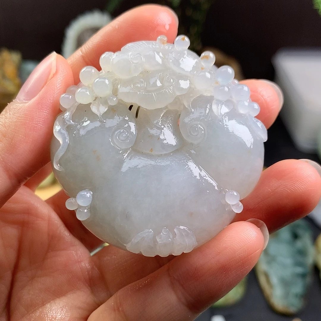 B***n定制翡翠未镶嵌如意