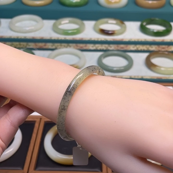 和田玉手镯未镶嵌54