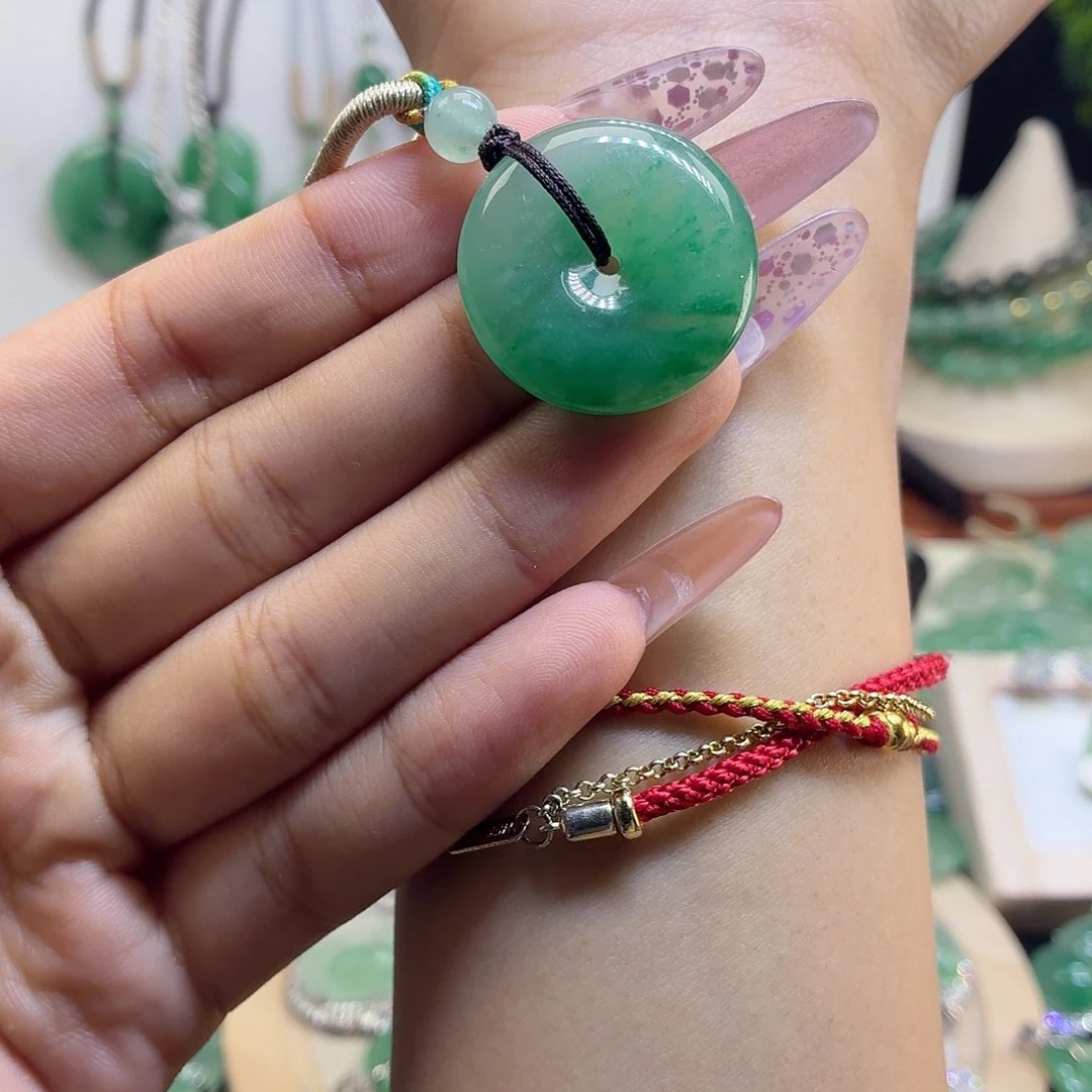 石英质玉（非洲翠）未镶嵌颈饰平安扣