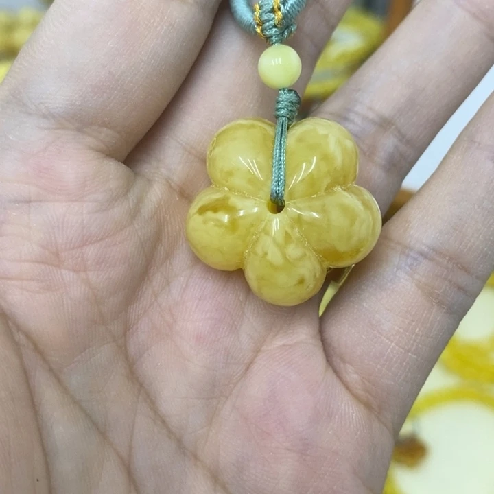 蜜蜡未镶嵌裸石吊坠