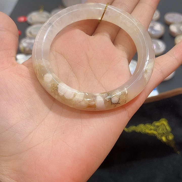 玛瑙/玉髓手镯未镶嵌73 拍下即认可瑕疵有裂