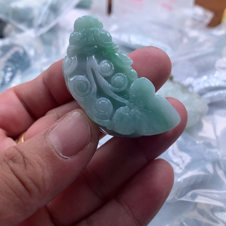 翡翠未镶嵌颈饰保真天然a货翡翠