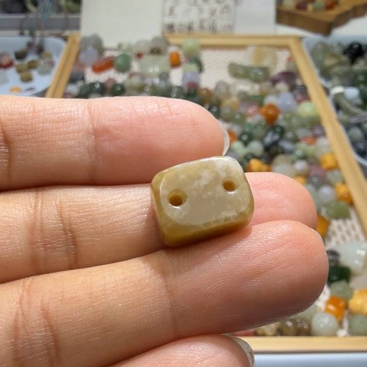 和田玉未镶嵌珠宝半成品
