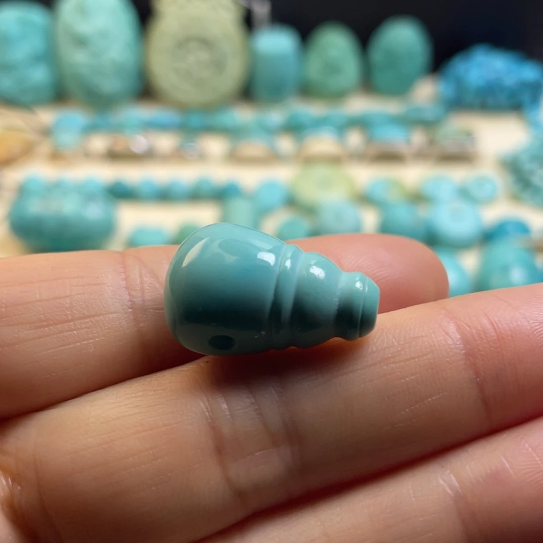 绿松石未镶嵌颈饰