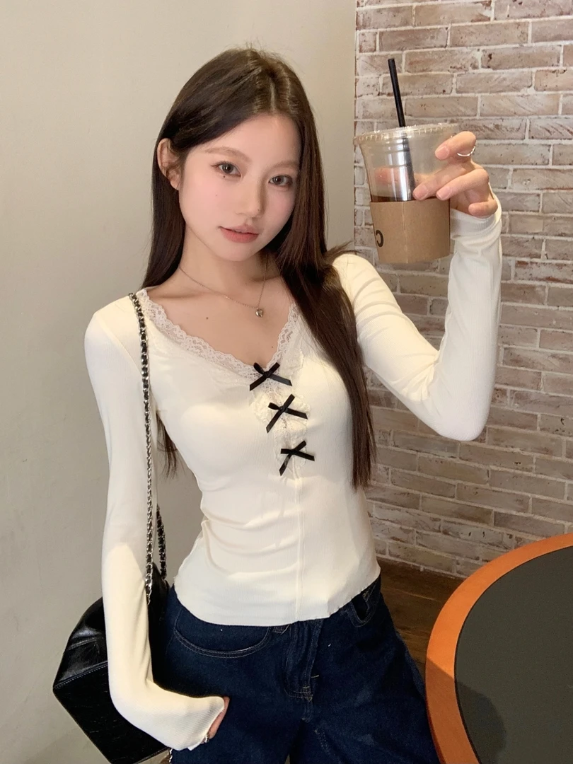 蝴蝶结蕾丝花边V领长袖T恤打底衫女可外穿甜辣妹修身内搭短款上衣