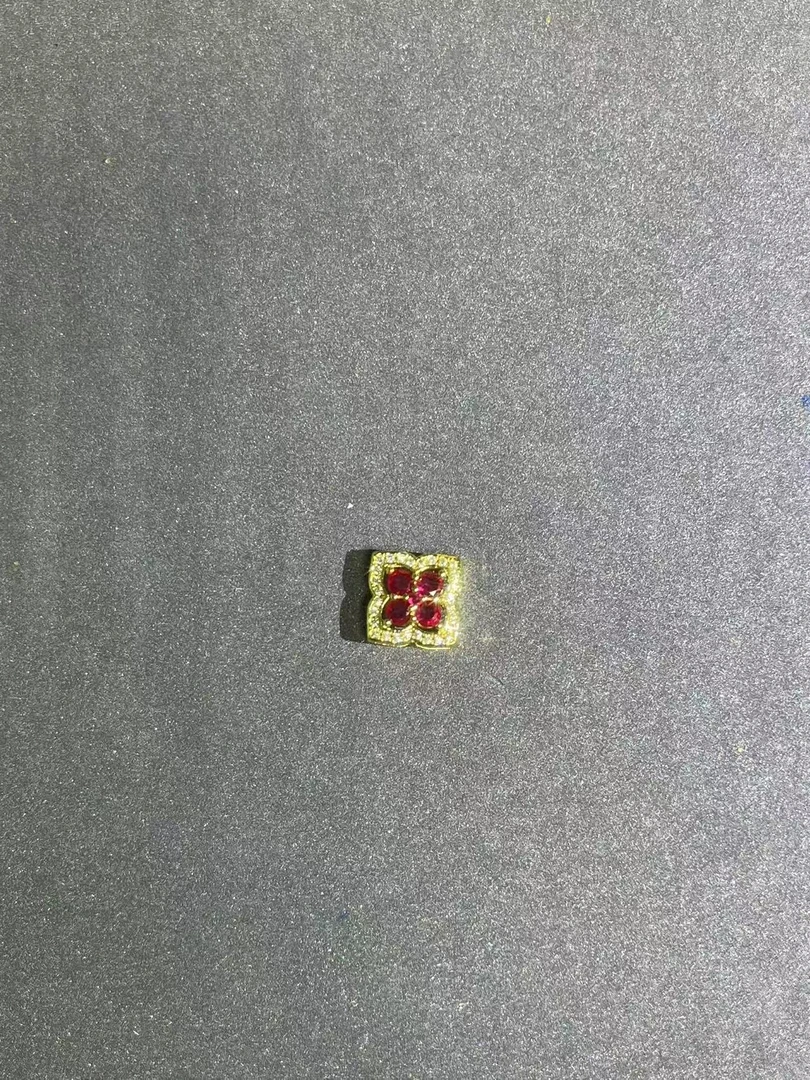 a1803黄托红镶四叶草吊坠多样性发货