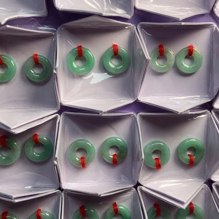 颈饰未镶嵌翡翠多样性只发其一