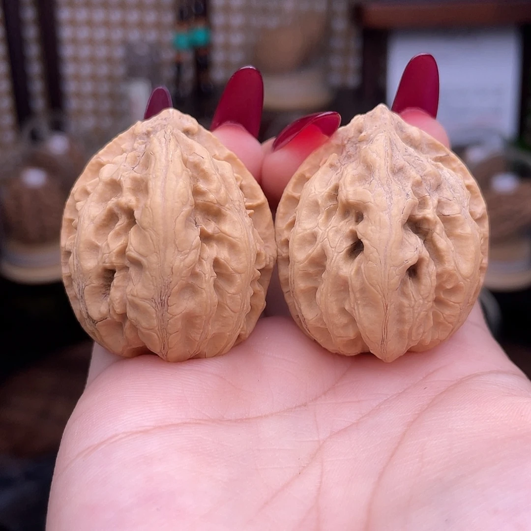 文玩核桃吊坠绣球