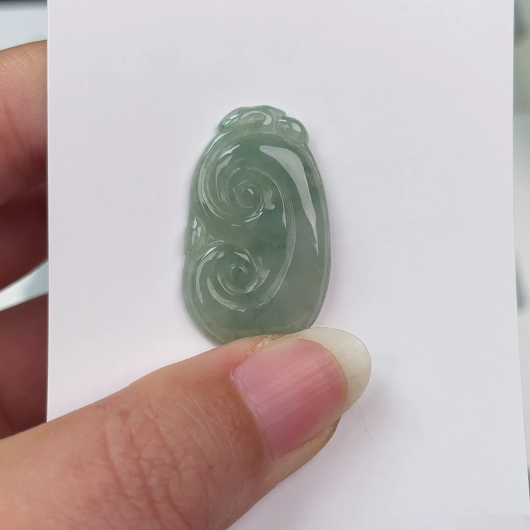 翡翠未镶嵌颈饰如意