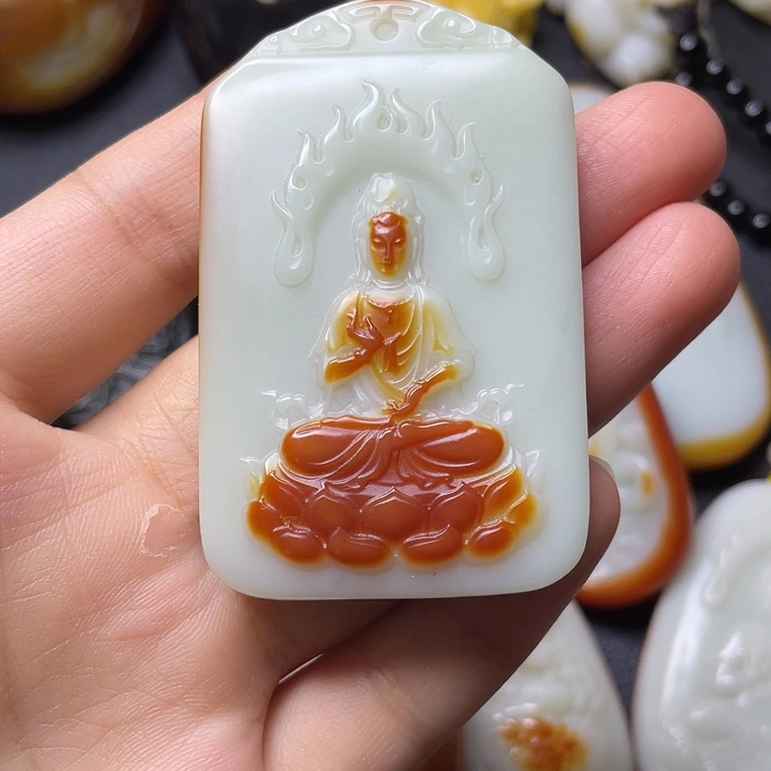 中***）颈饰未镶嵌和田玉