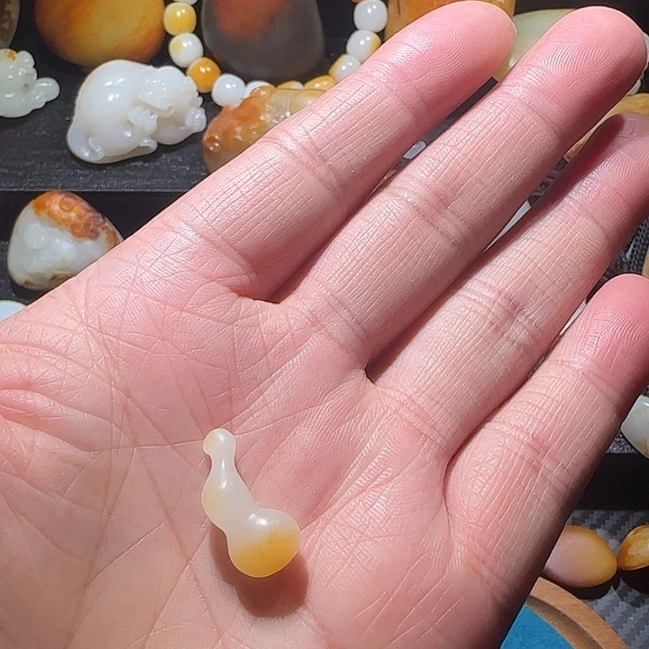 目***木和田玉（糖玉）未镶嵌车挂