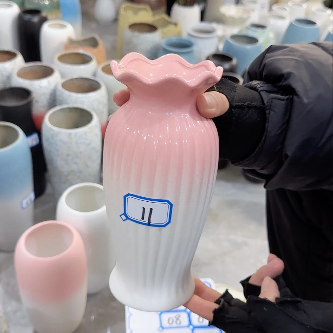 瓶11号粉白磨砂高20厘米微瑕一个