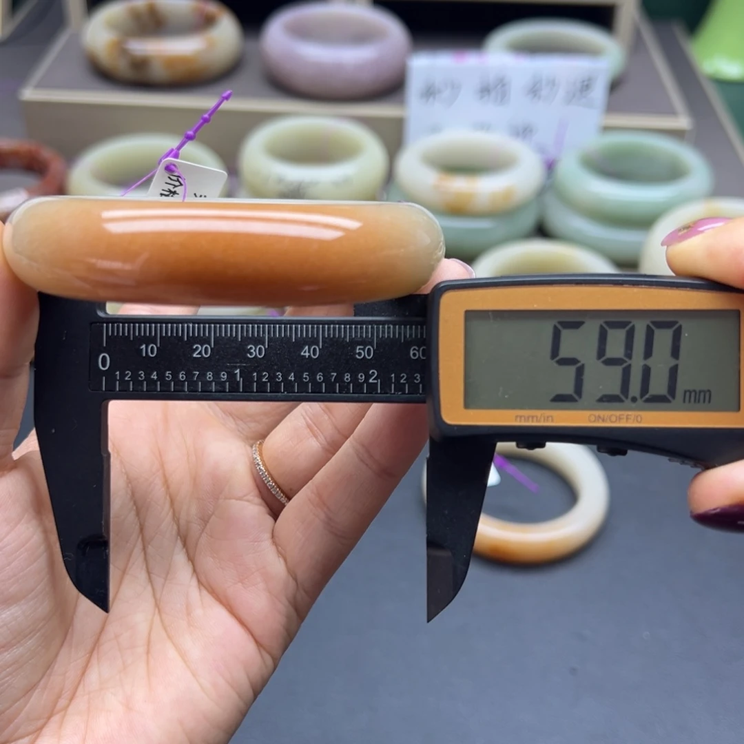 石英质玉（佘太翠）未镶嵌手镯