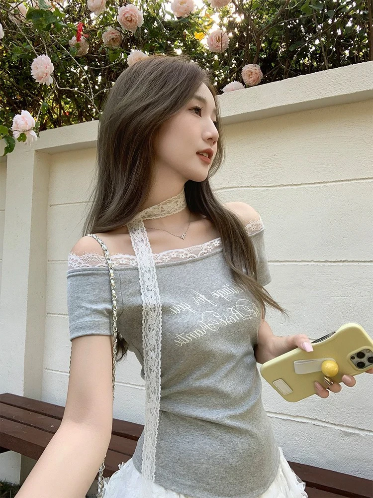 纯棉纯欲蕾丝花边字母印花斜肩短袖夏季性感露锁骨褶皱修身上衣女