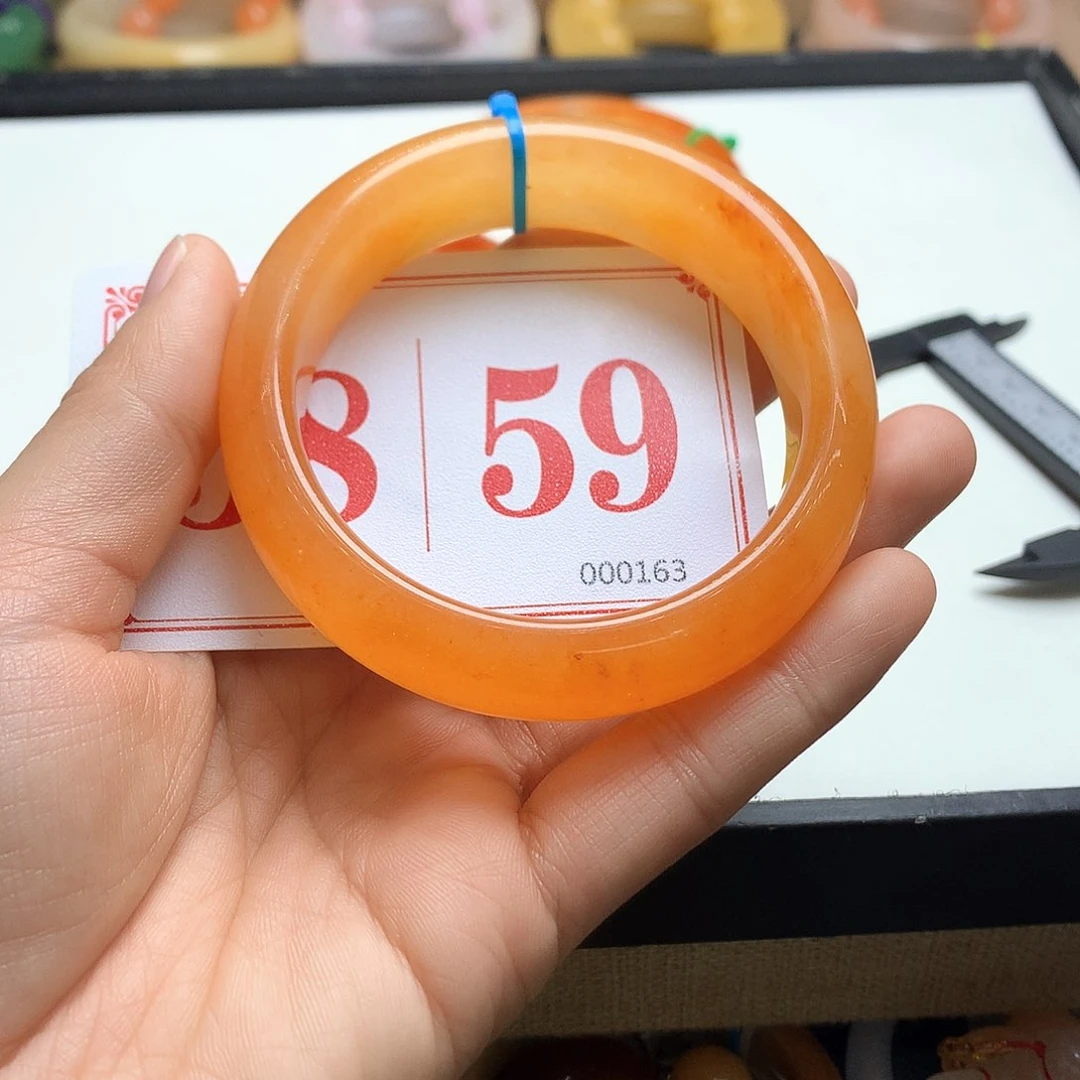 未镶嵌石英质玉（黄龙玉）手镯紫*玉