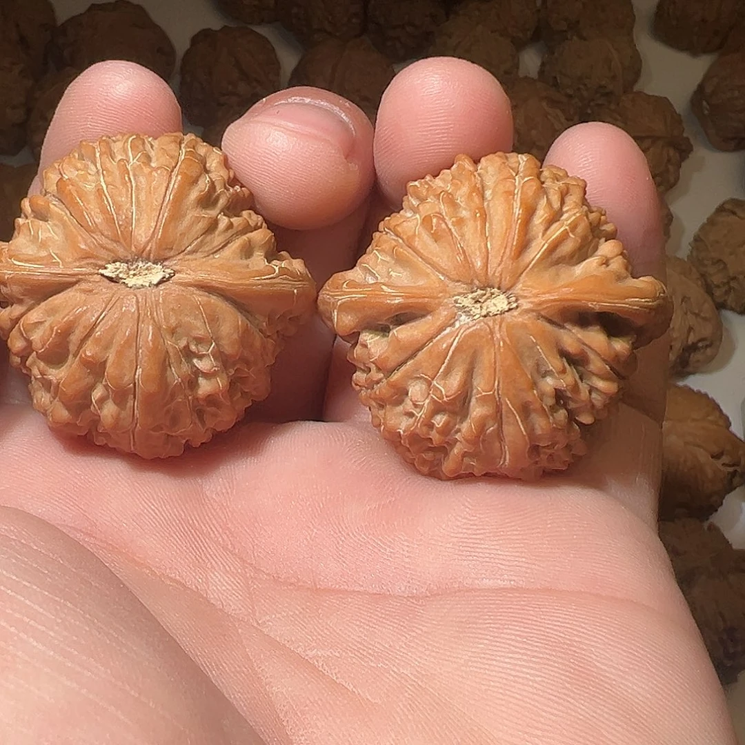 A***哥吊坠猴头核桃文玩