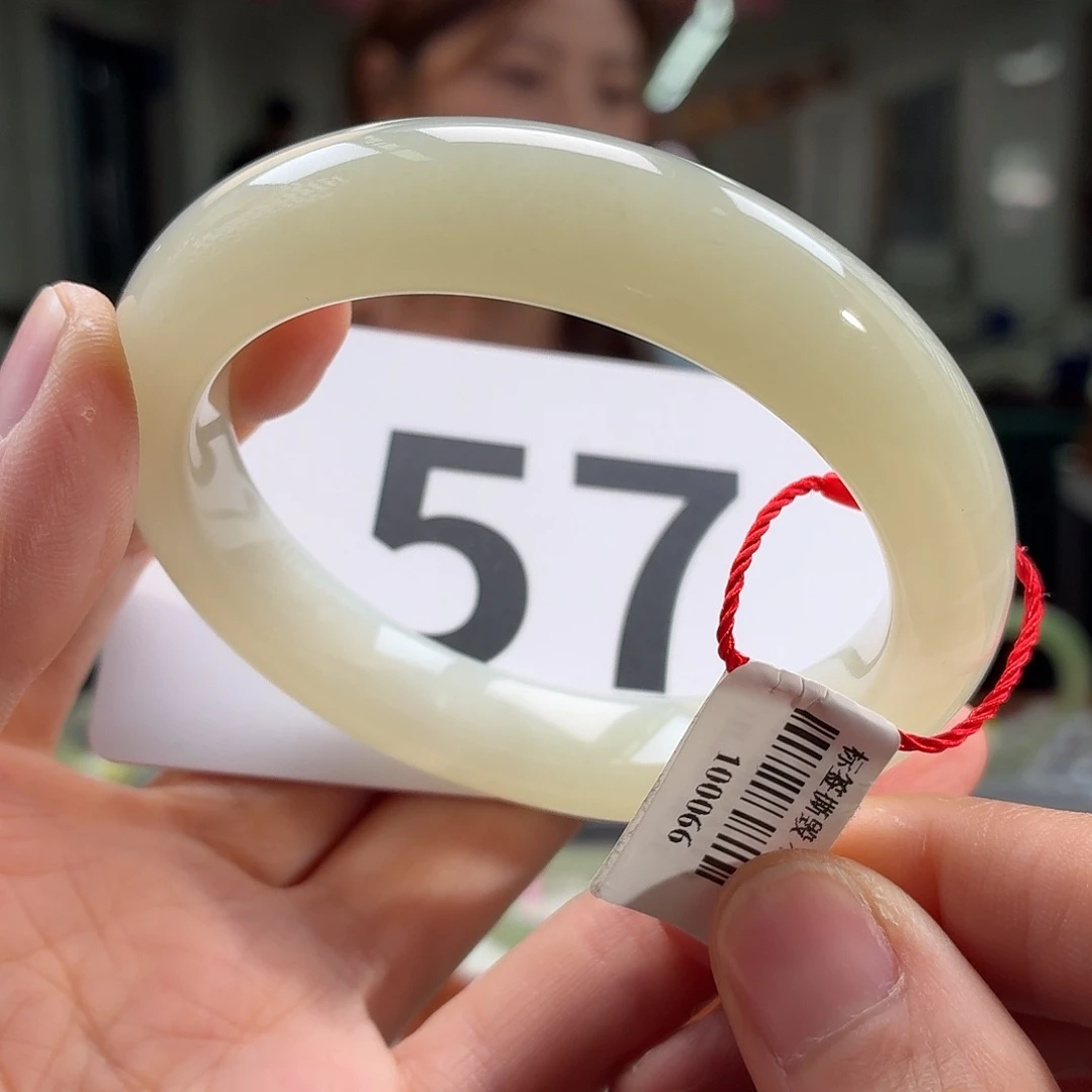 和田玉手镯未镶嵌纹