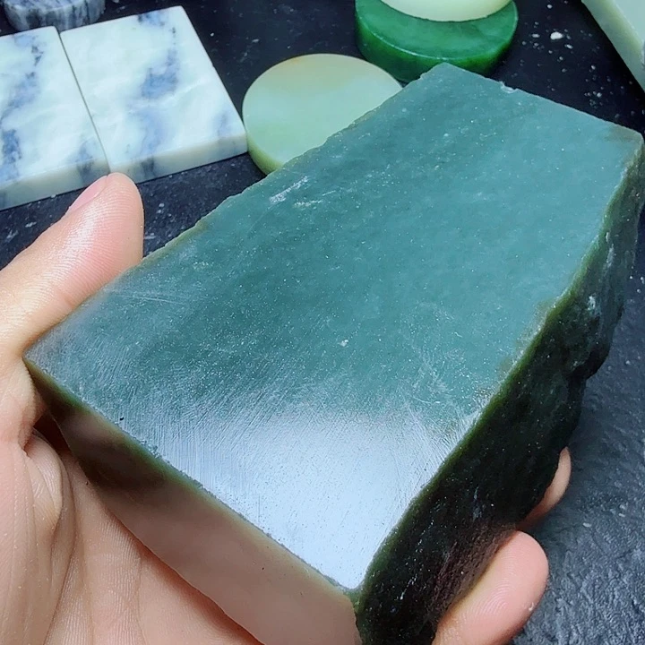 和田玉（糖玉）未镶嵌珠宝奇石