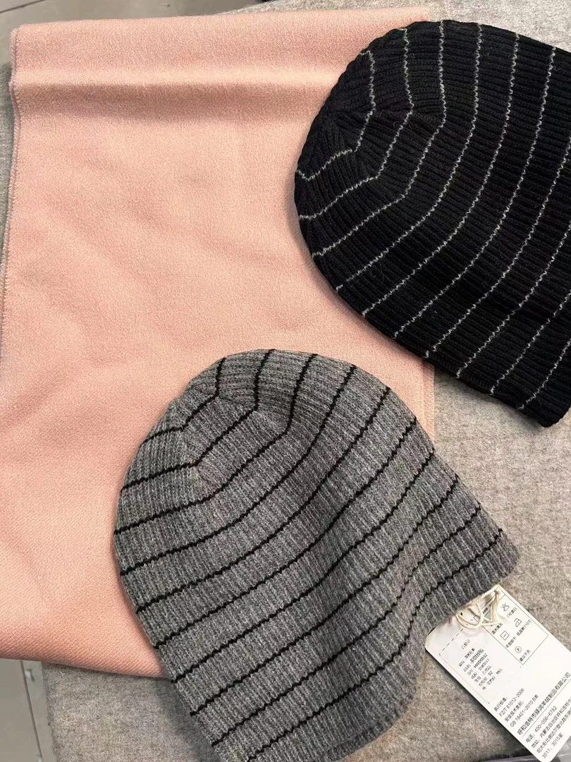 帽子或围巾任意一款颜色任意