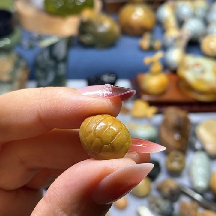 未镶嵌岫岩河磨玉（透闪石质玉）挂件